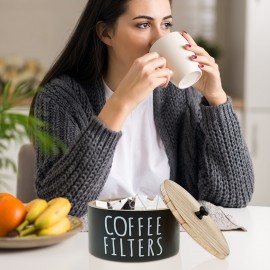 LDQ ラスティックファームハウス風木製コーヒーフィルターホルダー、黒い蓋付き – 耐久性があり、お手入れ簡単なキッチンカウンター装飾用収納容器、コーヒーバーや家庭用に最適