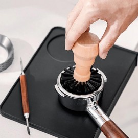 ポータブルフィルタクリーニングブラシ、バリスタエスプレッソコーヒータンパークリーニングブラシ 51mm 54mm 58mm 木製ハンドル付きツール